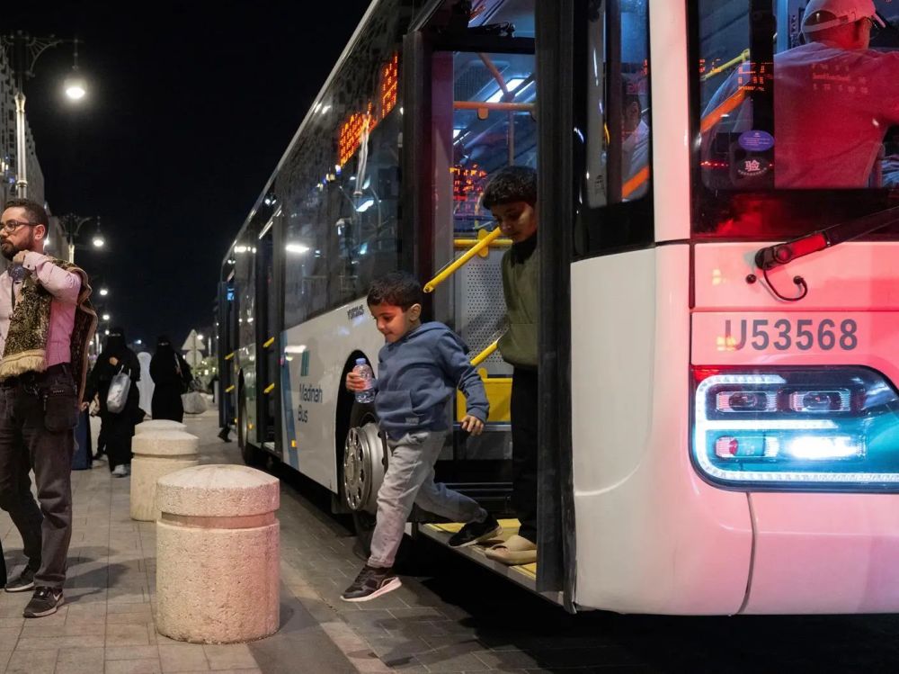 حافلات المدينة.. تمديد خدمات النقل الترددي والعام لبعد التهجد
