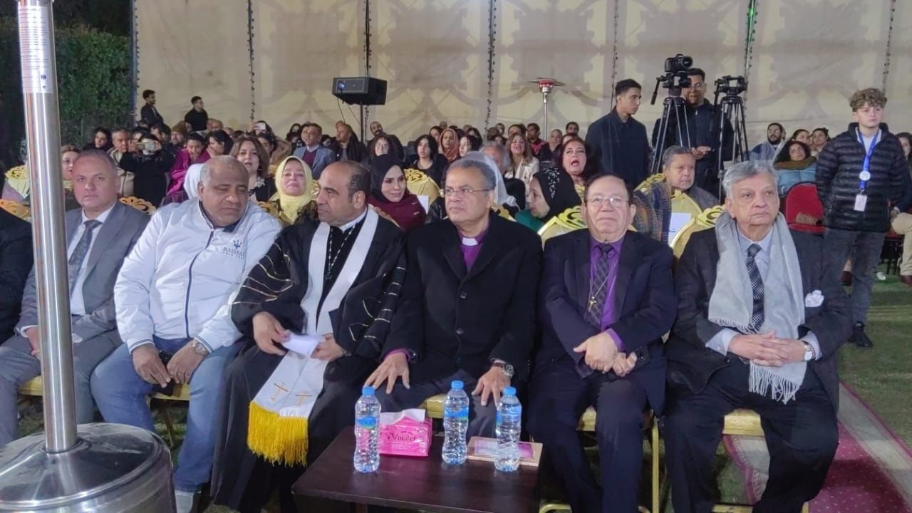 الكنيسة الإنجيلية بالمقطم تبدأ حفل تكريم الأمهات المثاليات .. صور