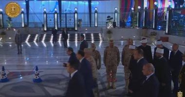 الرئيس السيسي يصل مسجد السيدة نفيسة لأداء صلاة الفجر