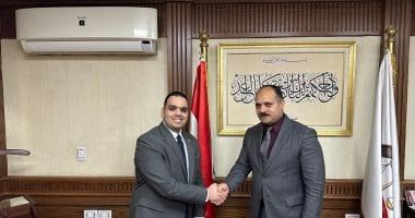 تكريم أحد أعضاء النيابة العامة لتميزه في أداء عمله فى واقعة السرقة بالجيزة