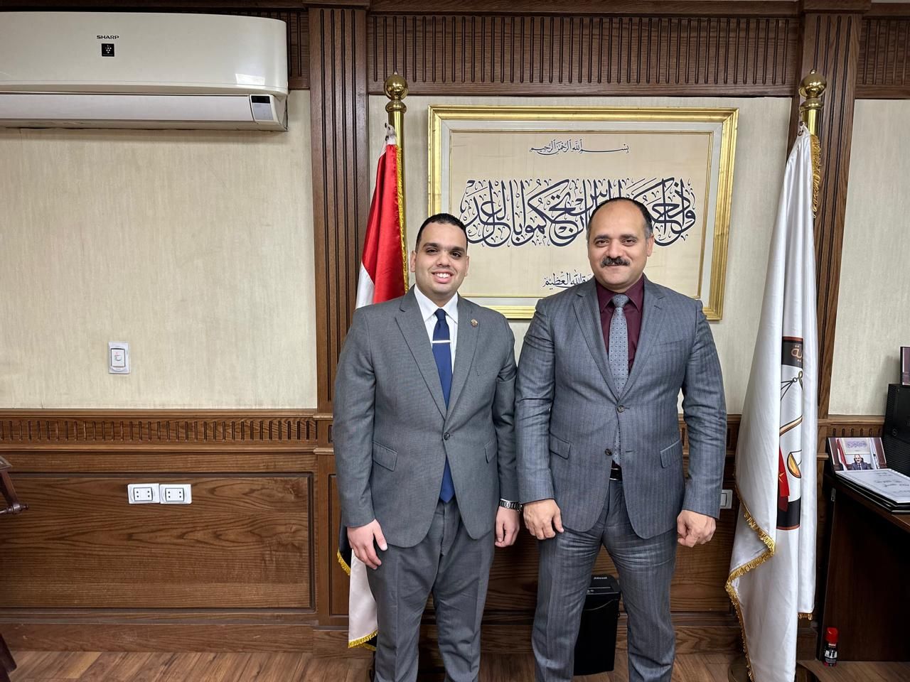 تكريم أحد أعضاء النيابة العامة لتميزه في أداء عمله فى واقعة السرقة بالجيزة