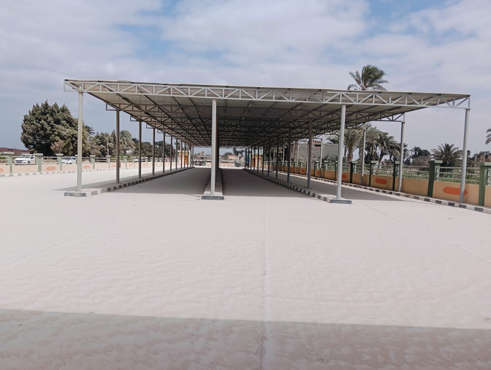 نائب محافظ الجيزة يتفقد مشروع موقف السرفيس الجديد بالصف تمهيدا لتشغيله