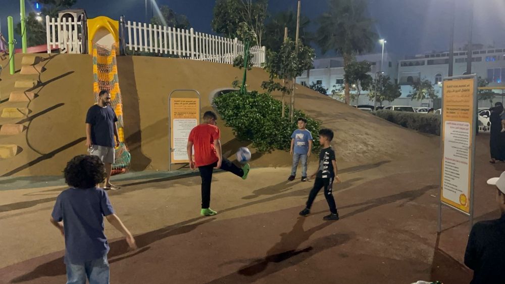 صور| "اليوم" ترصد استمتاع الأهالي في حديقة الأمير ماجد بأول أيام الإجازة المدرسية
