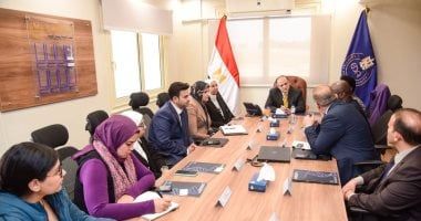 رئيس هيئة الدواء يناقش مع ممثلى مدينة اللقاحات الأوغندية عقد شراكة