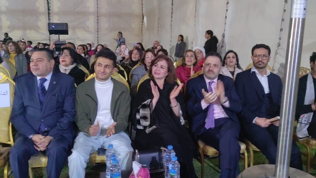 الكنيسة الإنجيلية بالمقطم تبدأ حفل تكريم الأمهات المثاليات .. صور