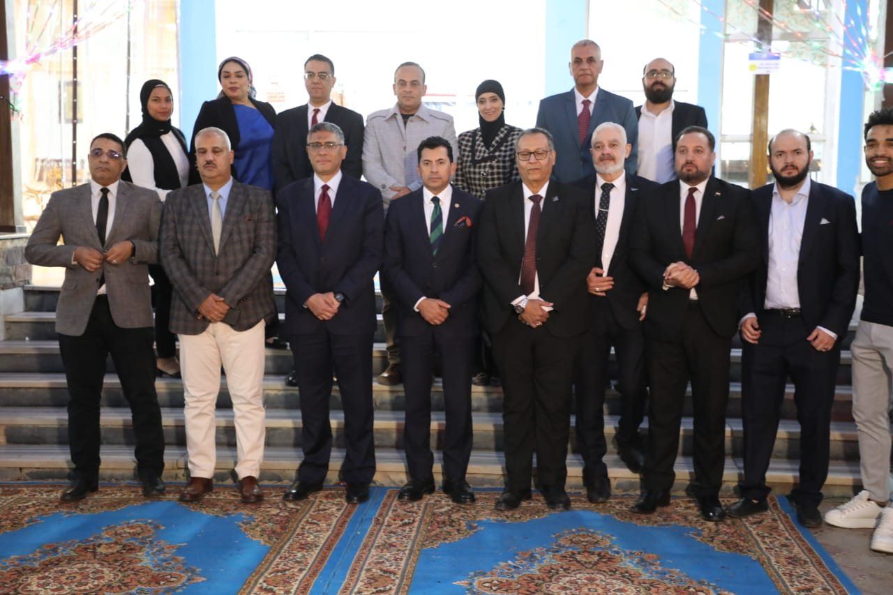 وزير الرياضة ومحافظ الجيزة يشهدان مبادرة الإفطار الرمضانى لمراكز التخاطب