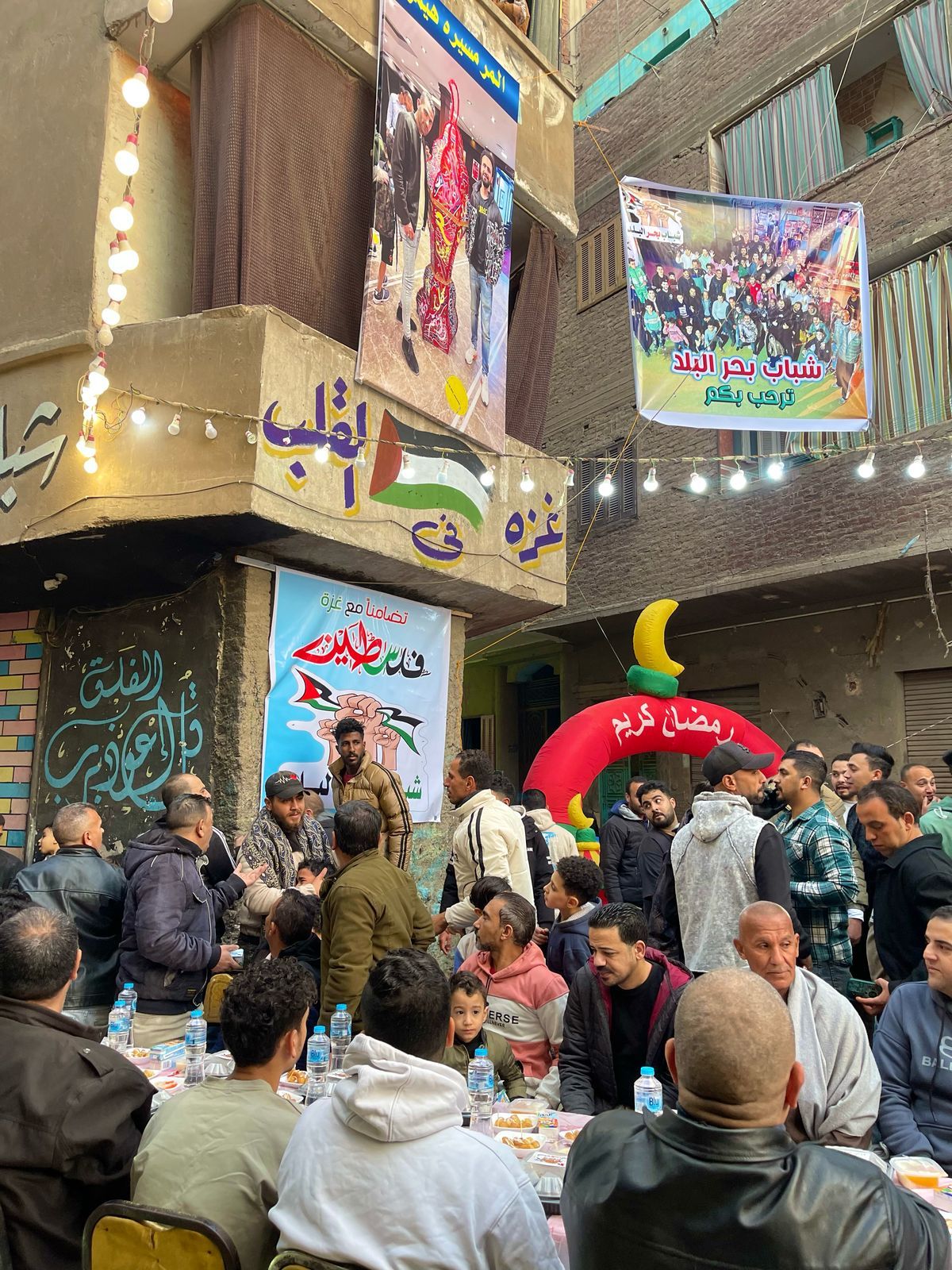 الوراق بتفرح.. أهالى بحر البلد يجتمعون على سفرة إفطار واحدة