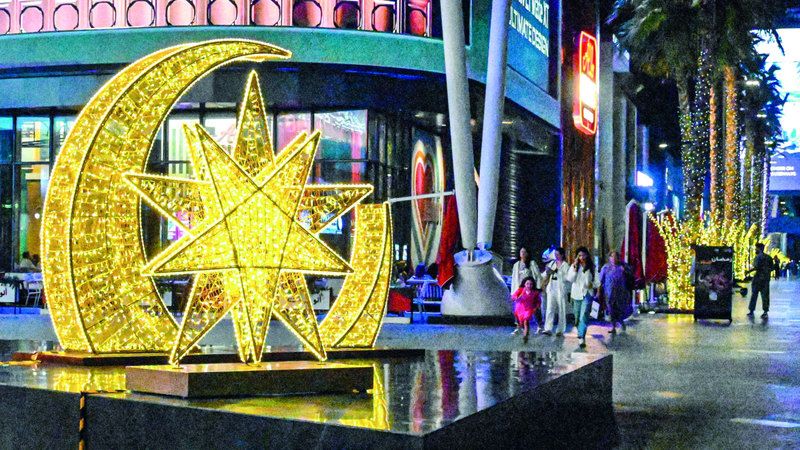 الامارات | أهلّة ونجوم تضيء ليالي دبي