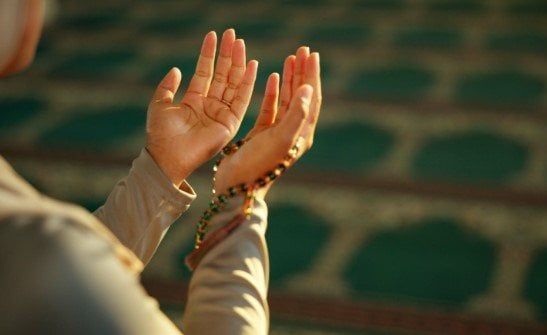 دعاء اليوم الحادي والعشرين من رمضان 2025: بداية الليالي الوترية المباركة