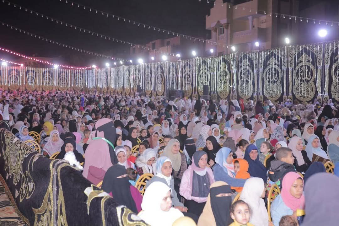 زفة شعبية لتكريم حفظة القرآن الكريم فى قرية سقارة و 30 رحلة عمرة للأوائل.. صور