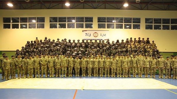 مدير عام شرطة أبوظبي يشهد تخريج 125 منتسباً من 3 دورات أمنية