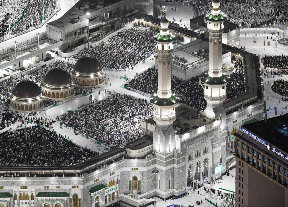 الصور الجوية تظهر الأجواء الإيمانية خلال صلاة التراويح في المسجد الحرام