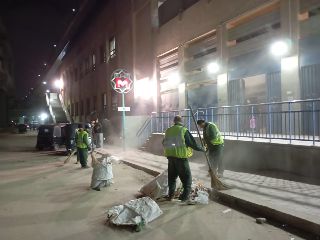 محافظة الجيزة تكثف حملات النظافة فى أحياء الهرم وإمبابة وبولاق والمنيرة