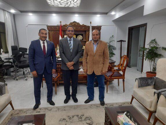 محافظ قنا يراقب آخر لمسات التحضير لمهرجان مسرح الجنوب!