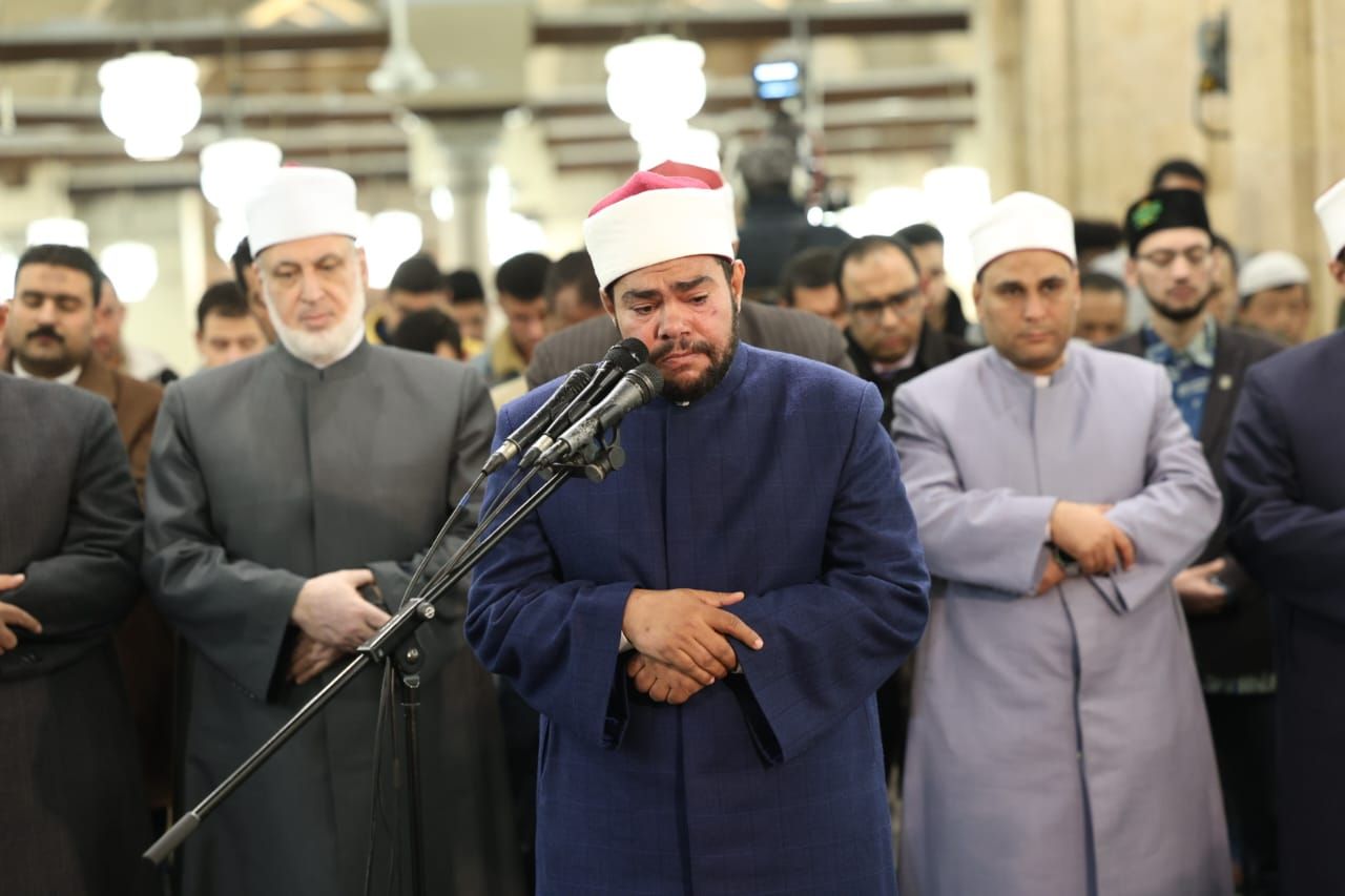 يرجون عفوه ورضاه.. الجامع الأزهر كامل العدد بالمصلين في العشر الأواخر.. صور