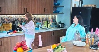 مسلسل عايشة الدور الحلقة 7.. سالى تتجسس على عايشة فى منزلها