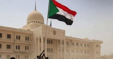 سجدة نصر واحتفالات بعد استعادة الجيش السودانى للقصر الجمهورى.. فيديو