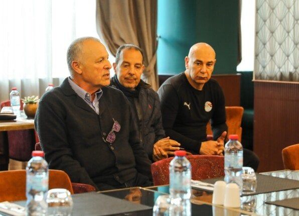 جلسة هاني أبو ريدة السرية مع لاعبي منتخب مصر: ما يحدث قبل مواجهة إثيوبيا!