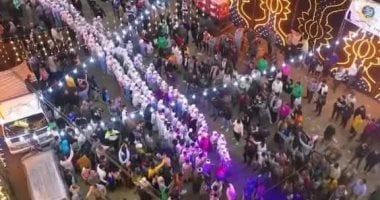 زفة شعبية لتكريم حفظة القرآن الكريم فى قرية سقارة و 30 رحلة عمرة للأوائل.. صور