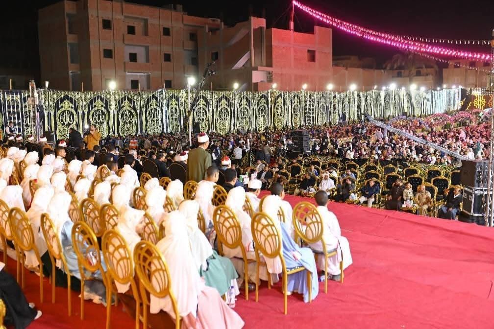 زفة شعبية لتكريم حفظة القرآن الكريم فى قرية سقارة و 30 رحلة عمرة للأوائل.. صور