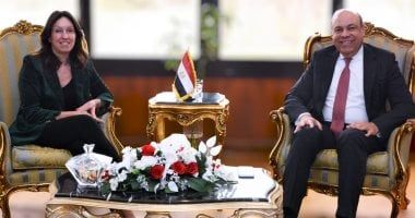 وزير الطيران يبحث مع مسئولى شركة مطارات أبوظبي التعاون المشترك