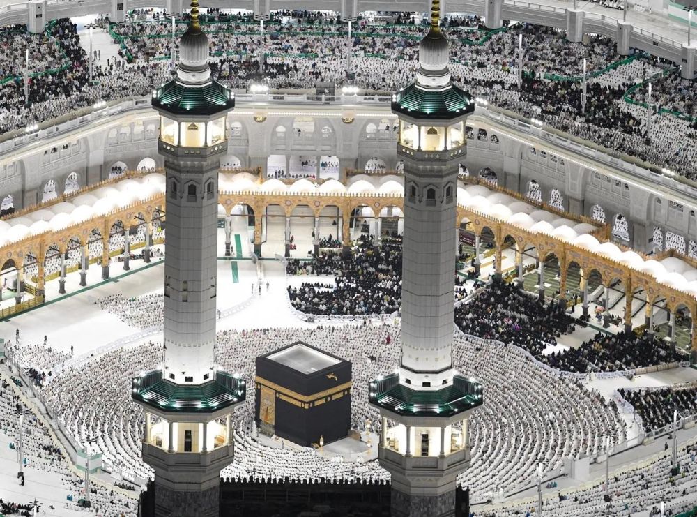 الصور الجوية تظهر الأجواء الإيمانية خلال صلاة التراويح في المسجد الحرام