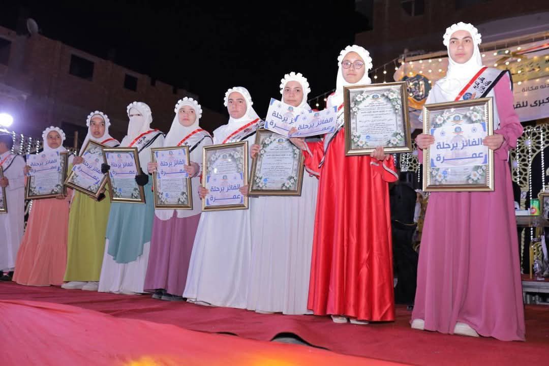 زفة شعبية لتكريم حفظة القرآن الكريم فى قرية سقارة و 30 رحلة عمرة للأوائل.. صور