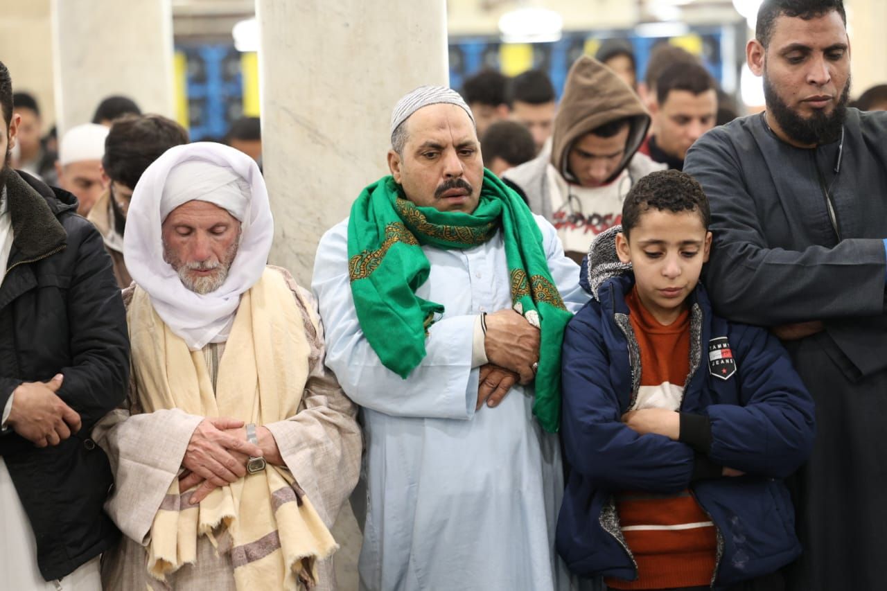 يرجون عفوه ورضاه.. الجامع الأزهر كامل العدد بالمصلين في العشر الأواخر.. صور