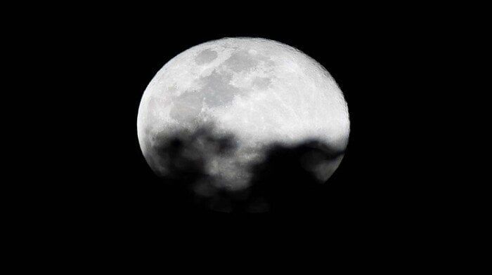 باحثون من جامعة «نيويورك أبوظبي» يبتكرون تركيبة جديدة ثورية لاختبارات استكشاف القمر