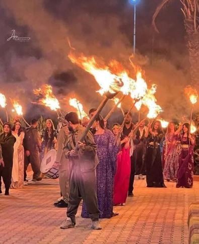 أكراد سوريا يحتفلون بأول عيد لـ"النوروز" بدون بشار الأسد.. صور