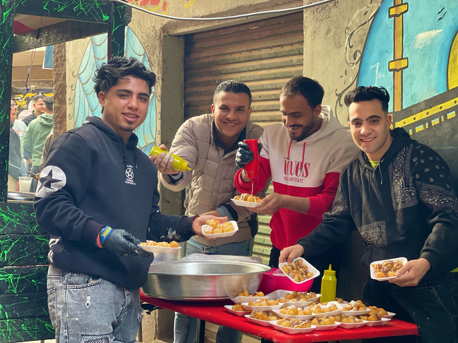 الوراق بتفرح.. أهالى بحر البلد يجتمعون على سفرة إفطار واحدة