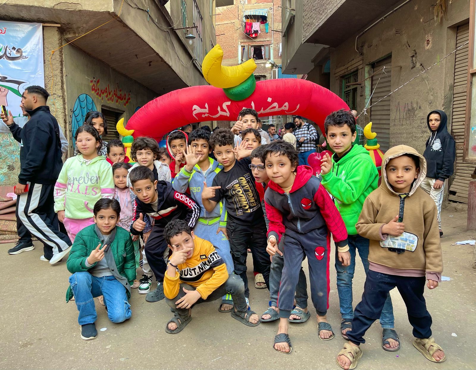 الوراق بتفرح.. أهالى بحر البلد يجتمعون على سفرة إفطار واحدة