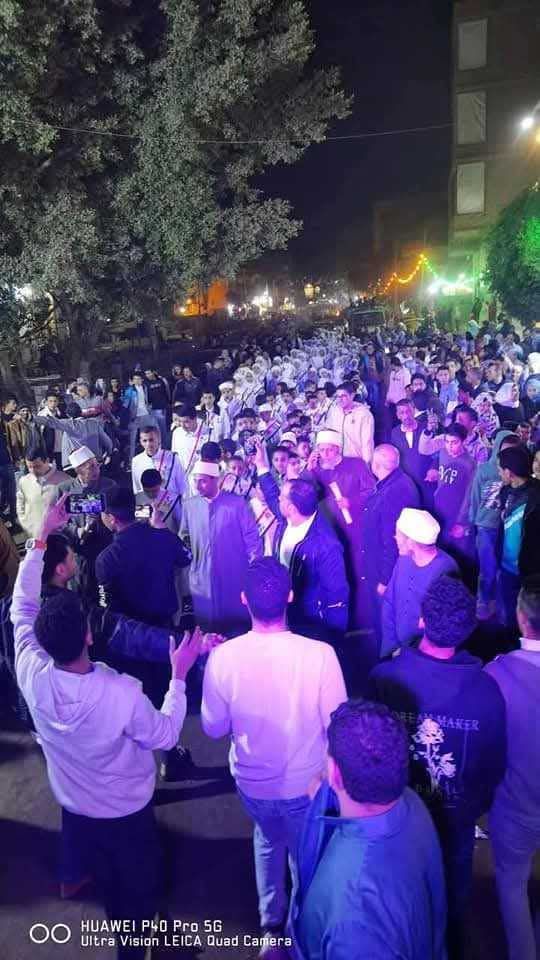 زفة شعبية لتكريم حفظة القرآن الكريم فى قرية سقارة و 30 رحلة عمرة للأوائل.. صور
