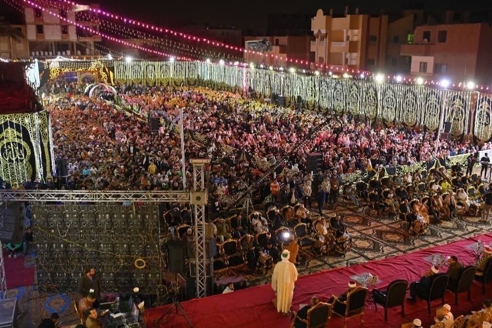 زفة شعبية لتكريم حفظة القرآن الكريم فى قرية سقارة و 30 رحلة عمرة للأوائل.. صور