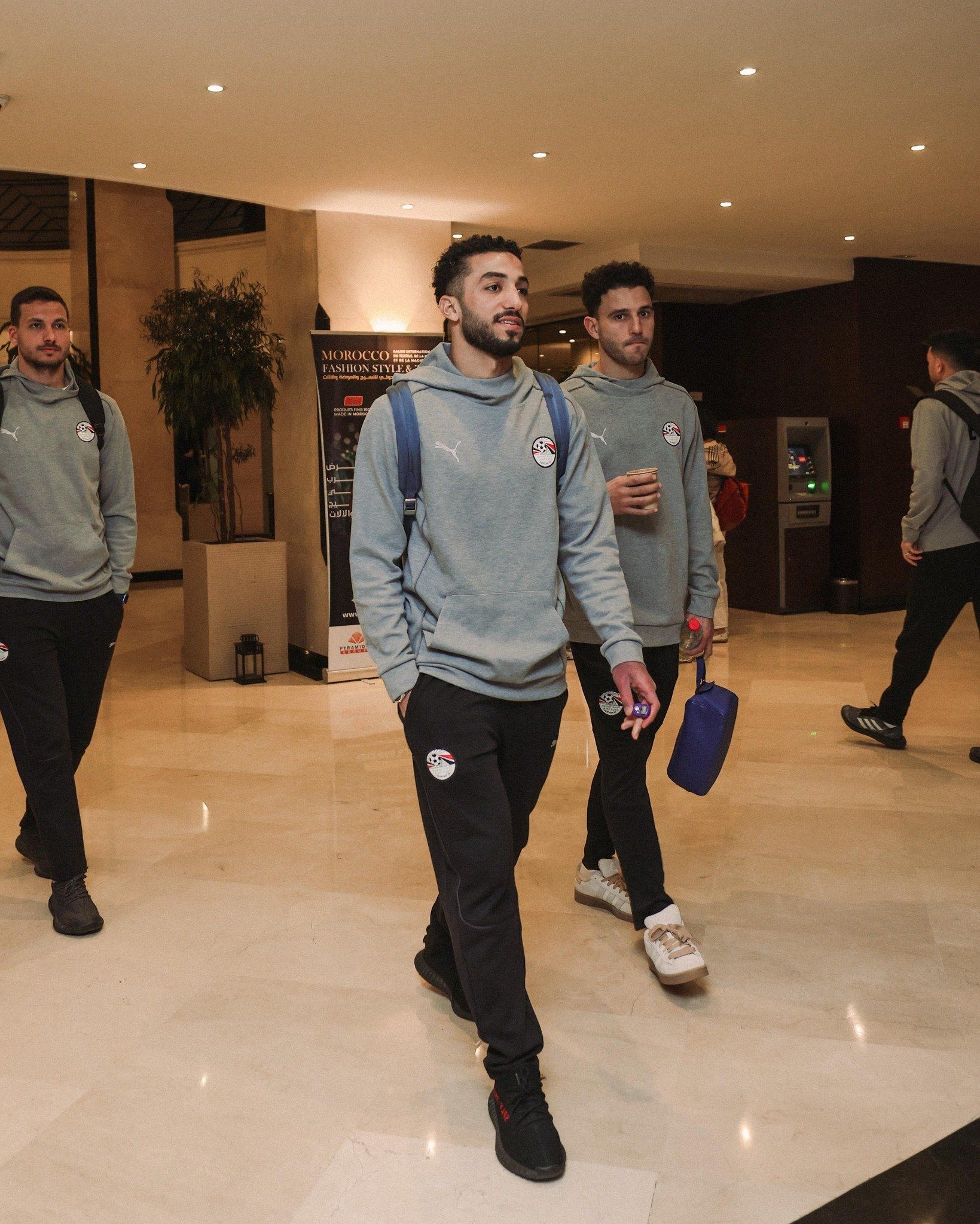 شاهد تحرك لاعبي منتخب مصر إلى ملعب العربي الزاولي لمواجهة إثيوبيا