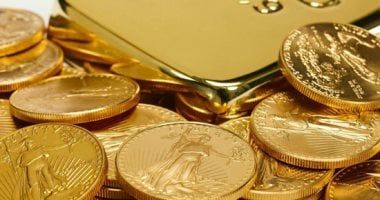 سعر الجنيه الذهب في مصر يتراجع مع هبوط الأونصة العالمية