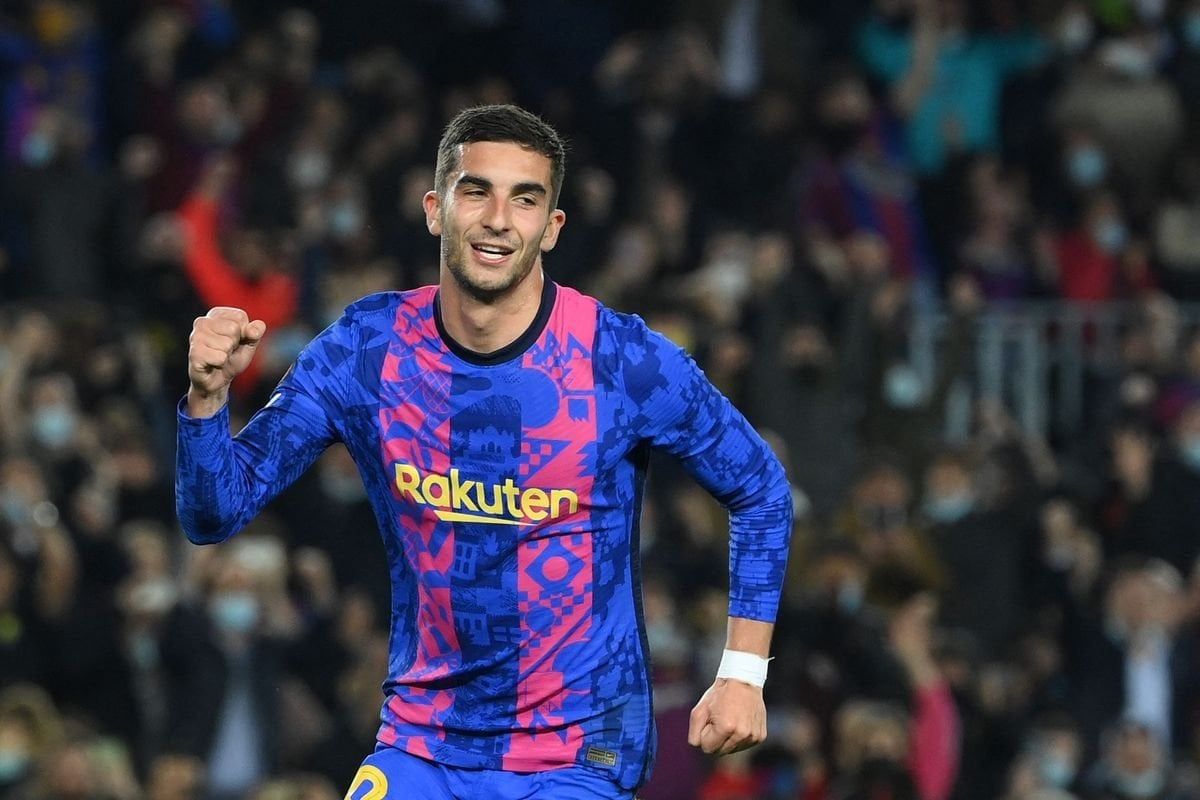 تنافس ثلاثي إنجليزي مثير على ضم فيران توريس من برشلونة!