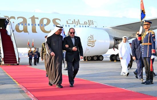 رئيس دولة الإمارات يصل إلى القاهرة فى زيارة أخوية.. صور