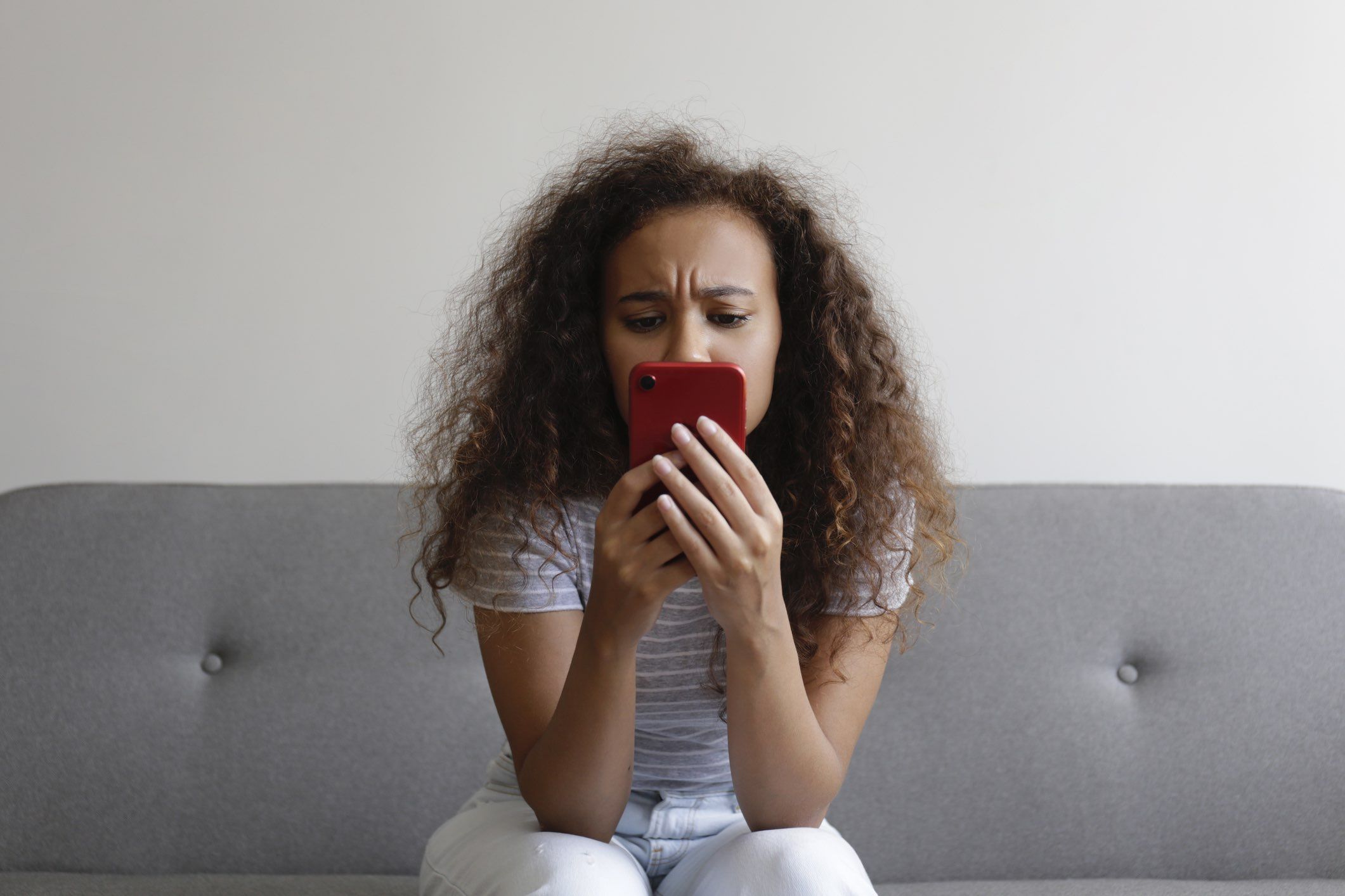 الامارات | لماذا ينجذب الناس للأخبار السيئة؟