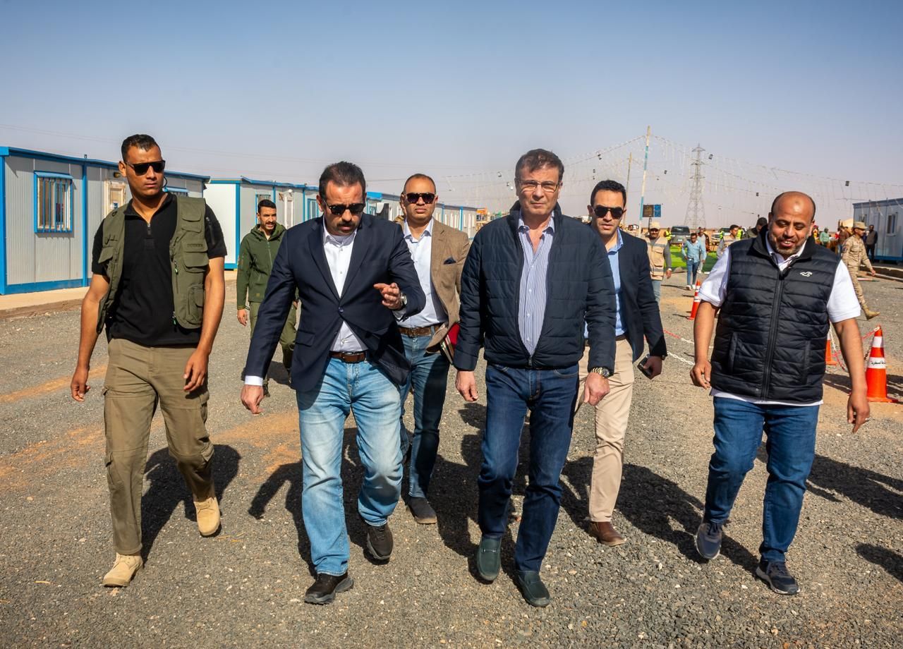 وزير الزراعة يتفقد مشروع استصلاح 650 ألف فدان بشرق العوينات
