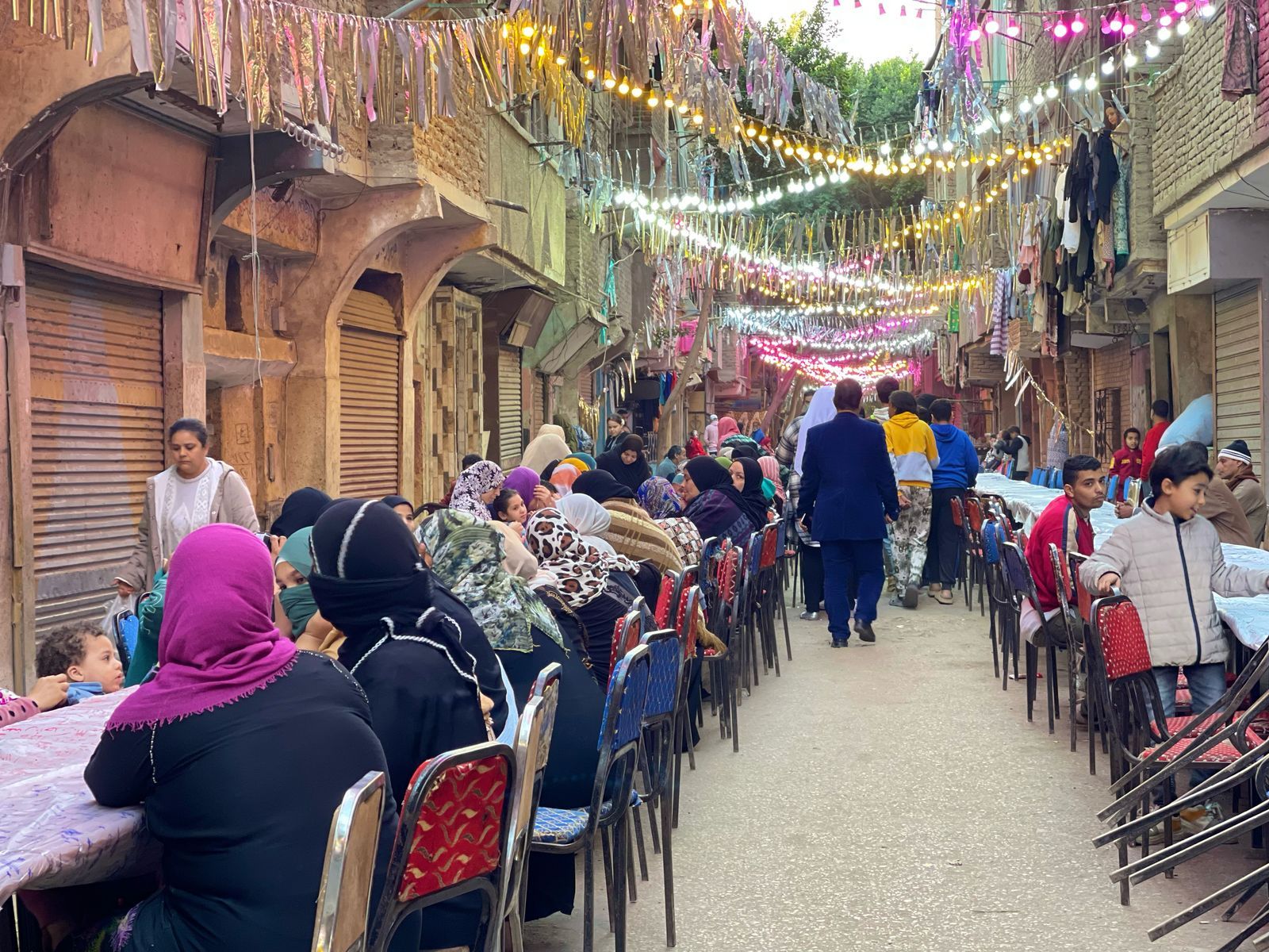 رمضان شهر اللمة الحلوة.. شباب العمرانية ينظمون مائدة إفطار جماعي للعام الثالث