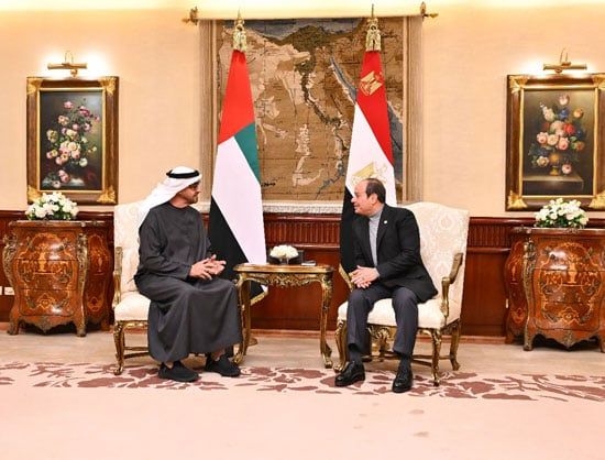 رئيس دولة الإمارات يصل إلى القاهرة فى زيارة أخوية.. صور
