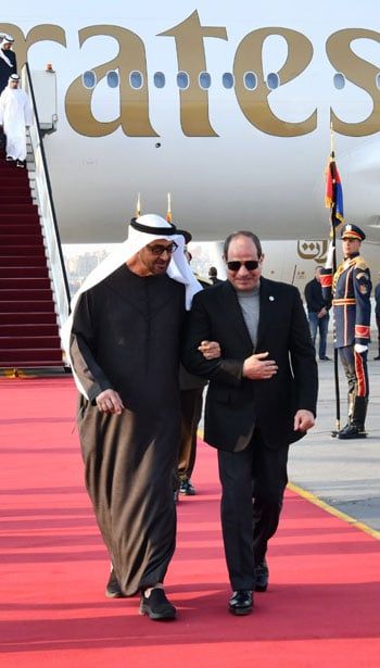رئيس دولة الإمارات يصل إلى القاهرة فى زيارة أخوية.. صور