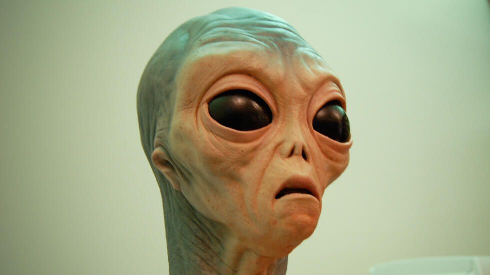 الامارات | عالمة بريطانية: وجود الكائنات الفضائية أكيد .. مستحيل أن نكون وحدنا