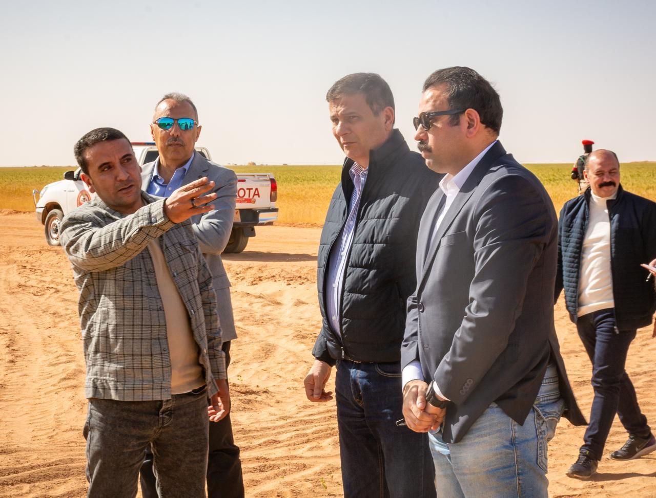وزير الزراعة يتفقد مشروع استصلاح 650 ألف فدان بشرق العوينات