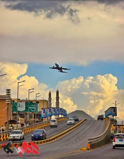 عاجل: شاهد صورة لطائرة تحلق الآن على ارتفاع منخفض في العاصمة صنعاء.