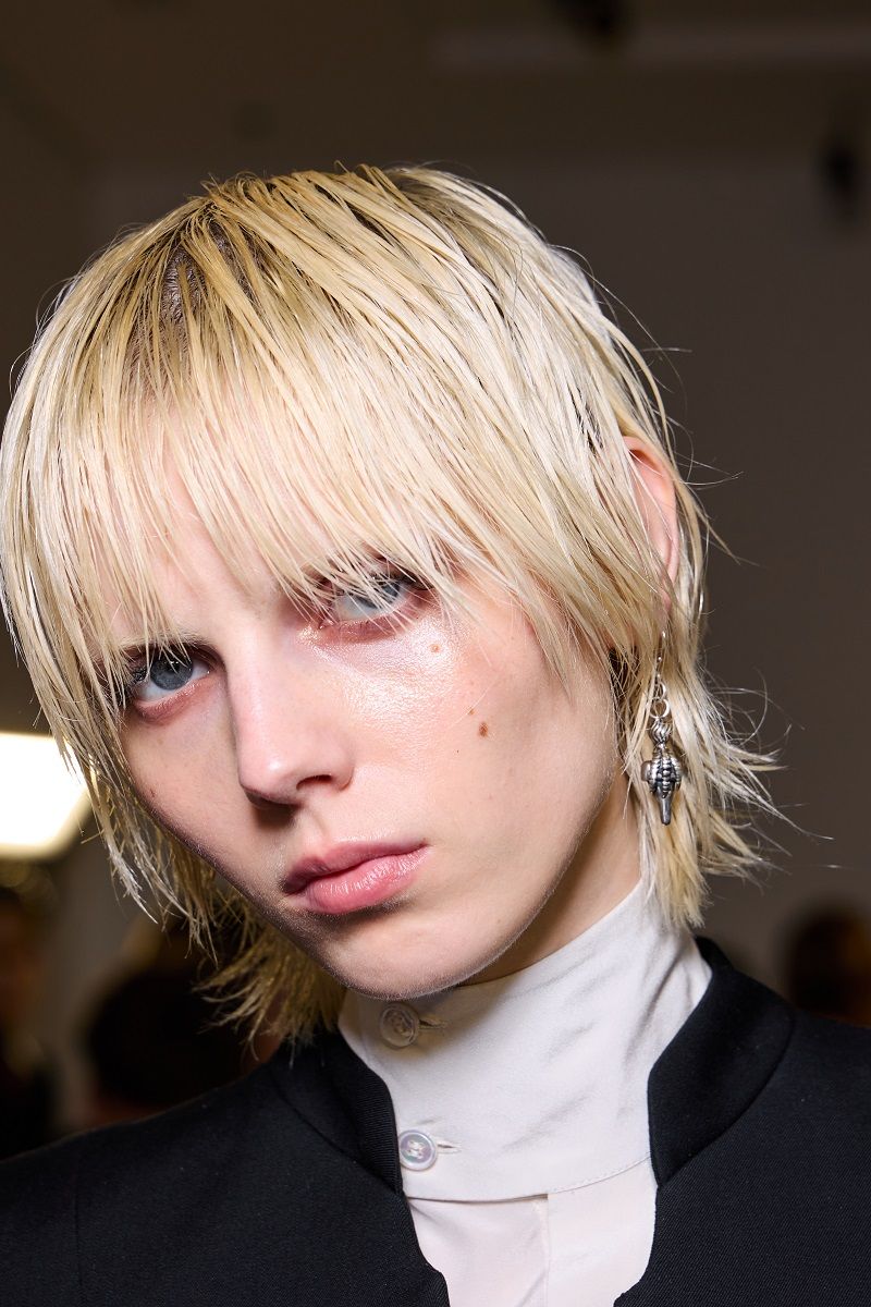 أجدد صبغات شعر لربيع وصيف 2025.. ألوان جريئة وإطلالات طبيعية