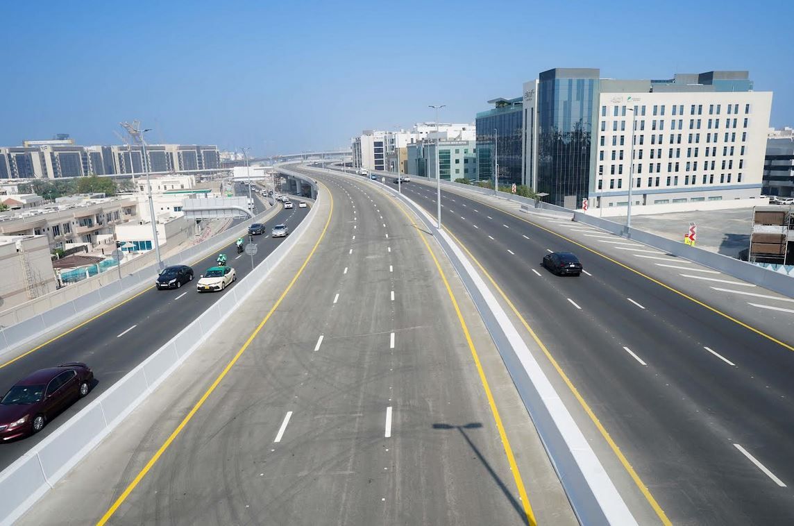 الامارات | "طرق دبي" تفتتح جسراً بسعة 3 مسارات