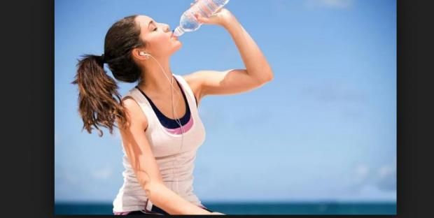 في يومها العالمي.. كيف تتسبب قلة المياه في ظهور التجاعيد؟