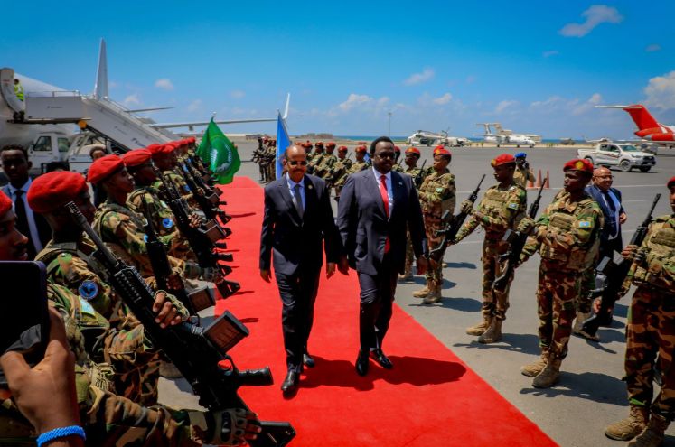 رئيس مفوضية الاتحاد الأفريقى يصل الصومال فى زيارة رسمية